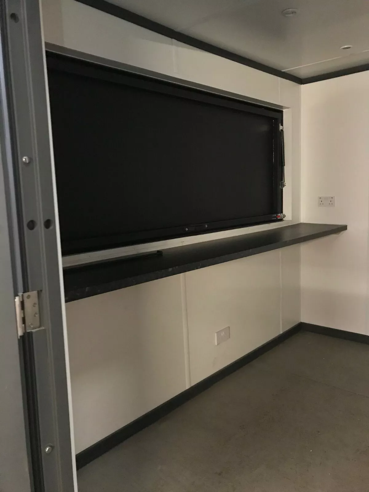 10ft-x-8ft-Cladded-Food-Drink-Outlet-shipping-container2.webp