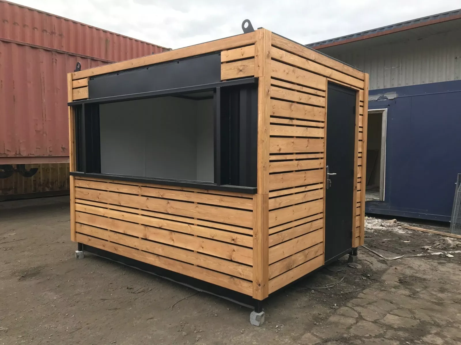 10ft-x-8ft-Cladded-Food-Drink-Outlet-shipping-container4.webp