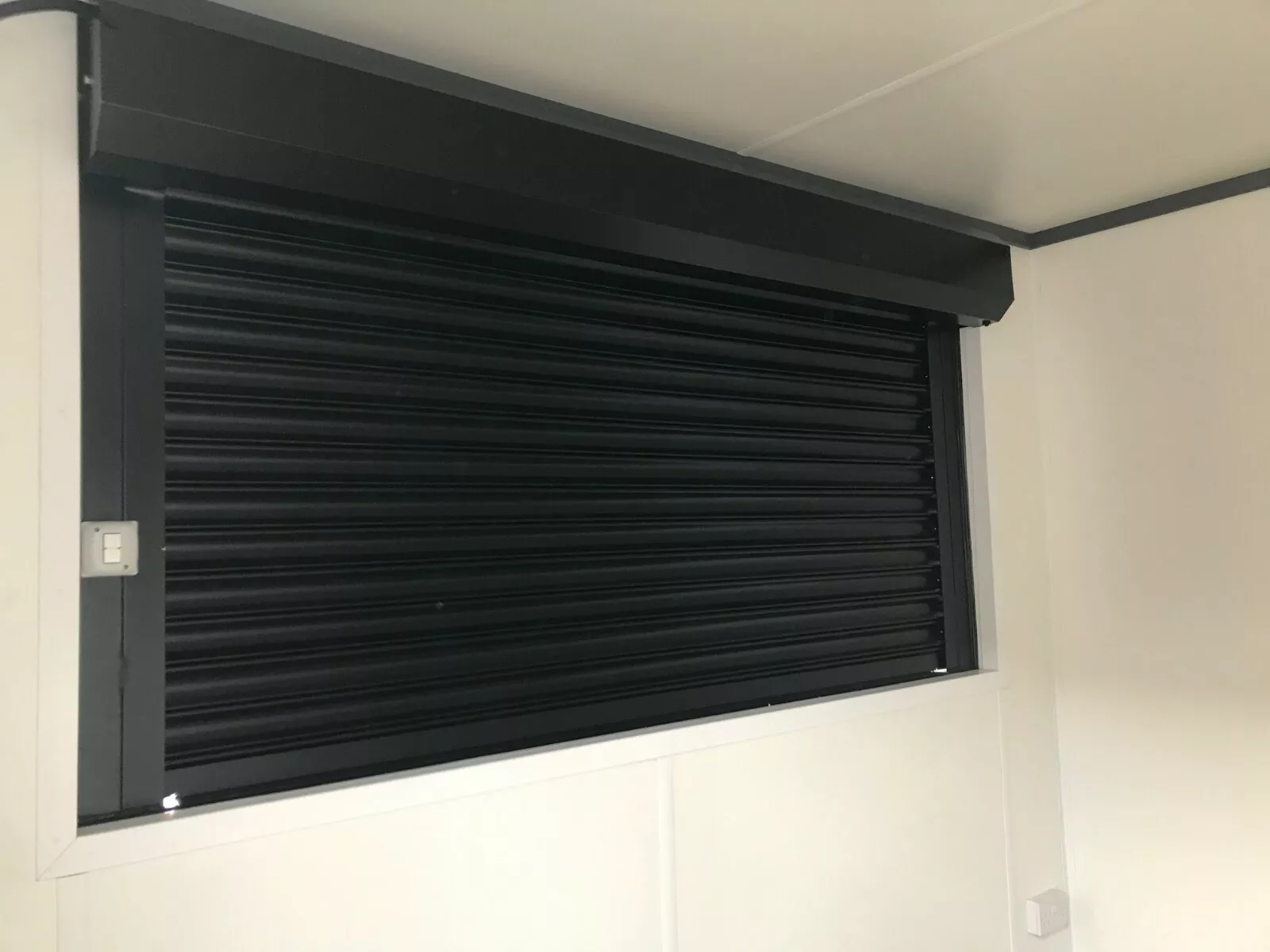 10ft-x-8ft-Cladded-Food-Drink-Outlet-shipping-container7.webp