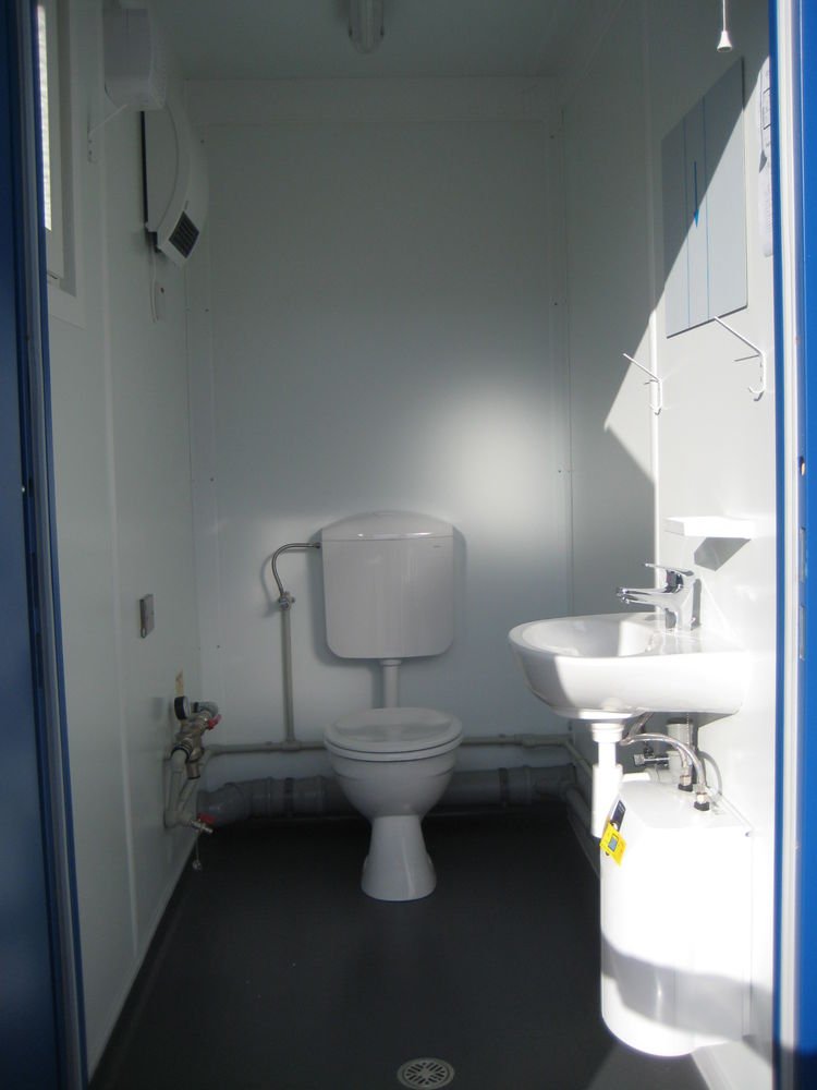 16Ft-Toilet-Cabin1.jpg
