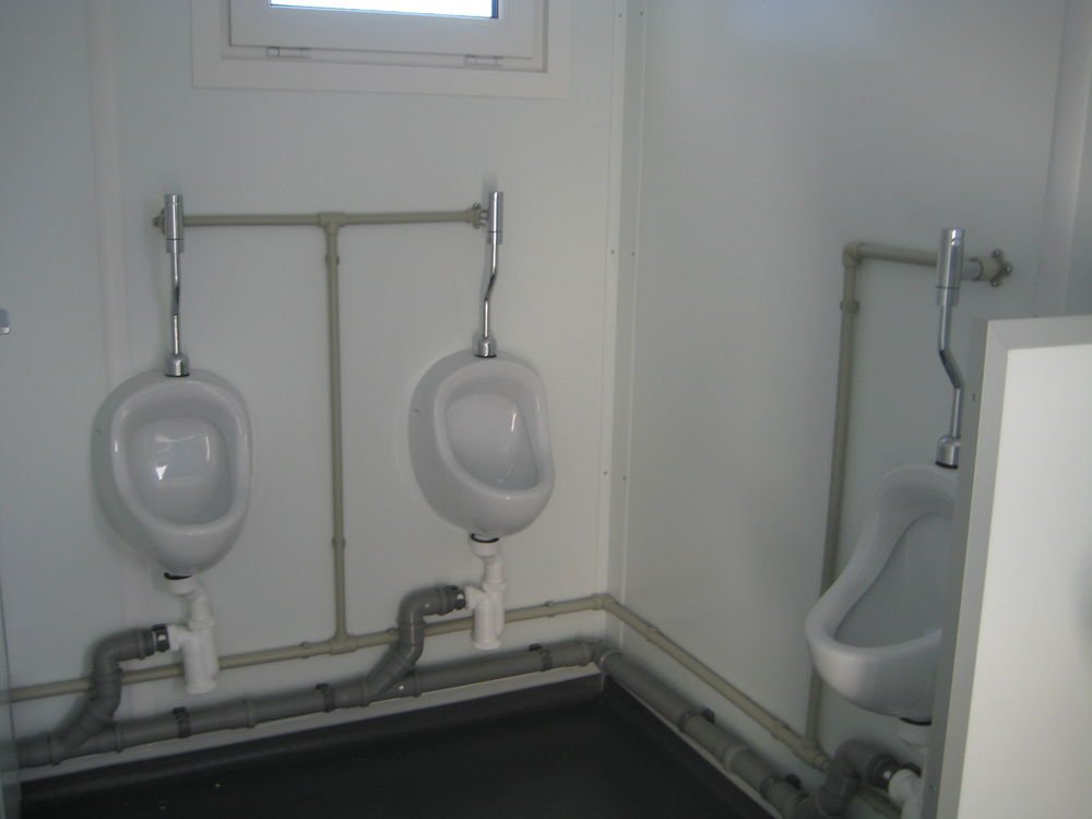 16Ft-Toilet-Cabin3.jpg