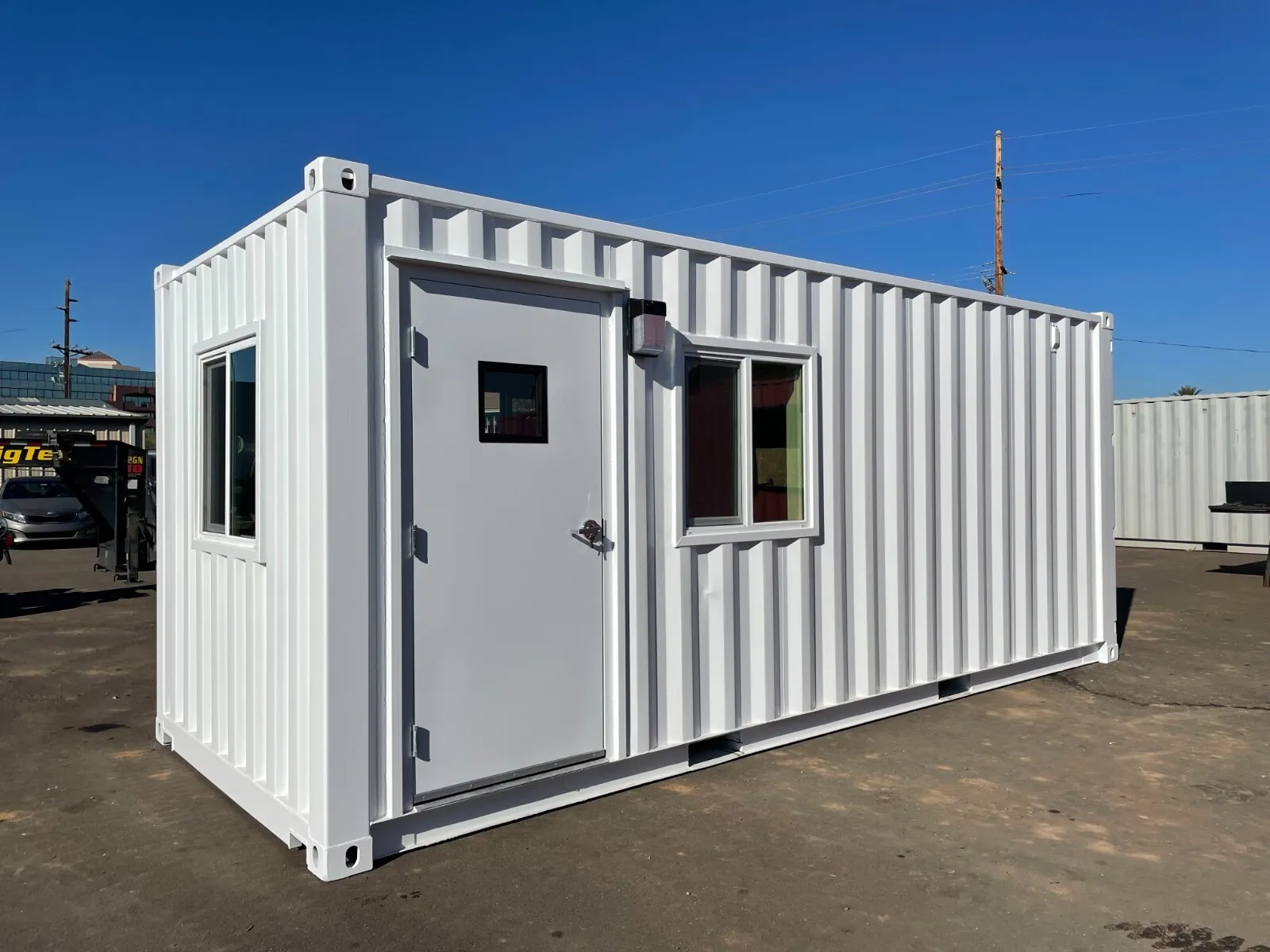 20-foot-office-in-refurbished-shipping-container13.webp