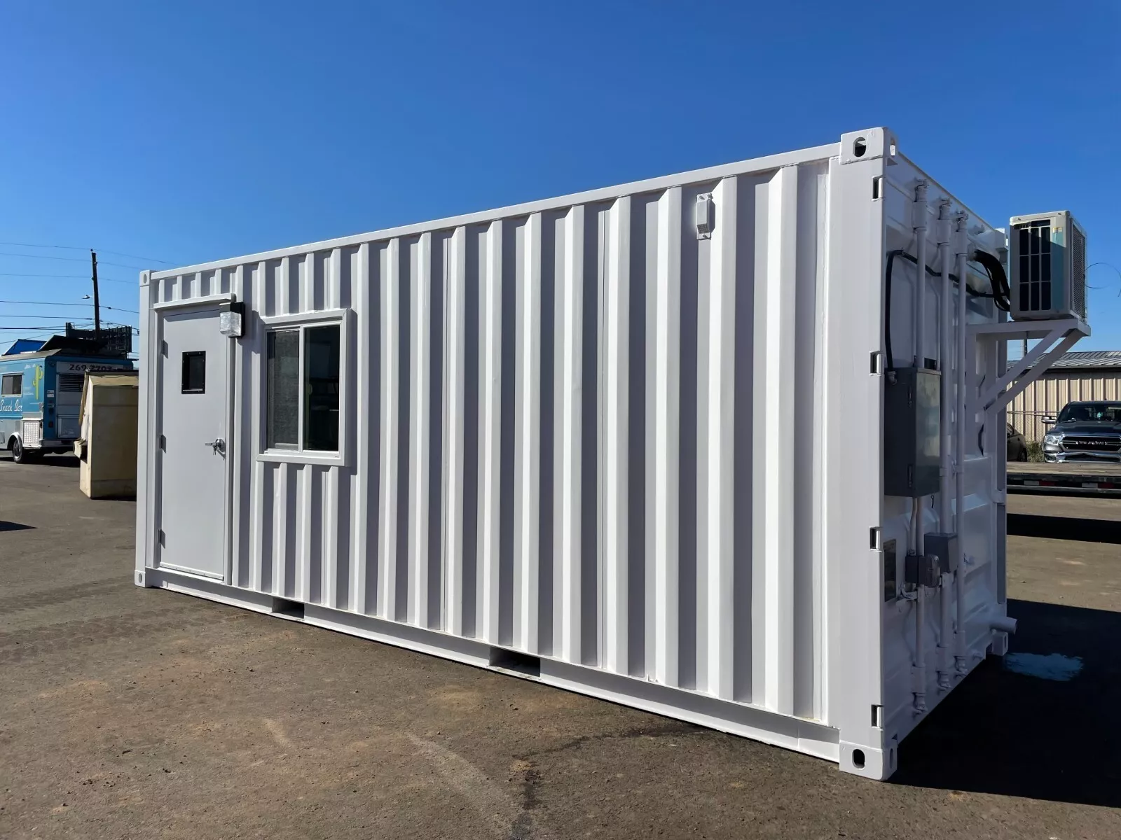 20-foot-office-in-refurbished-shipping-container14.webp