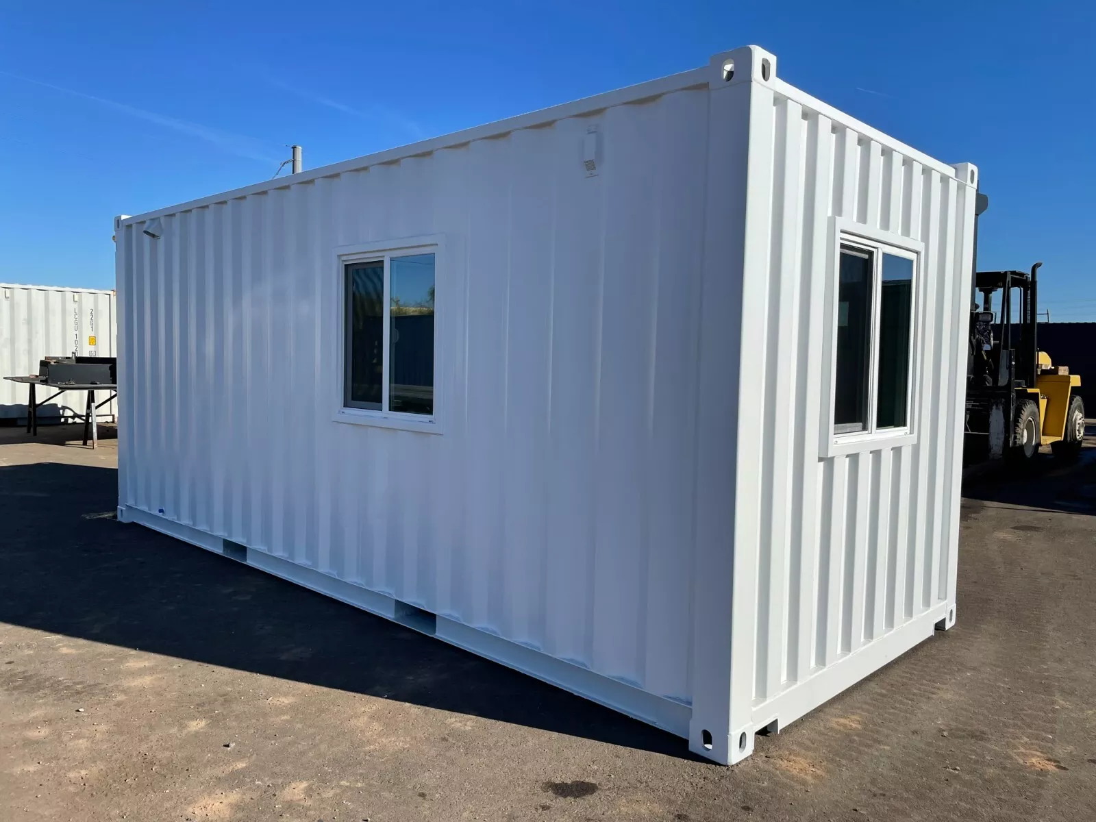 20-foot-office-in-refurbished-shipping-container15.webp