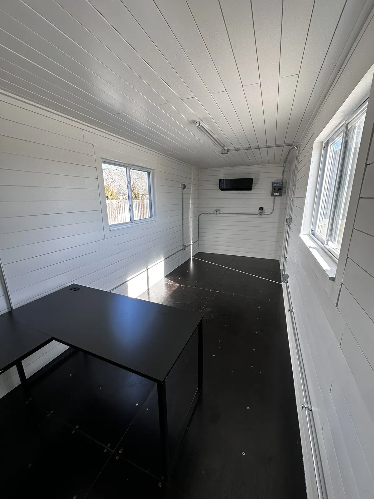 20-ft-20-Slate-Gray-Shiplap-120V-Shipping-Container-Office-Minisplit4.webp