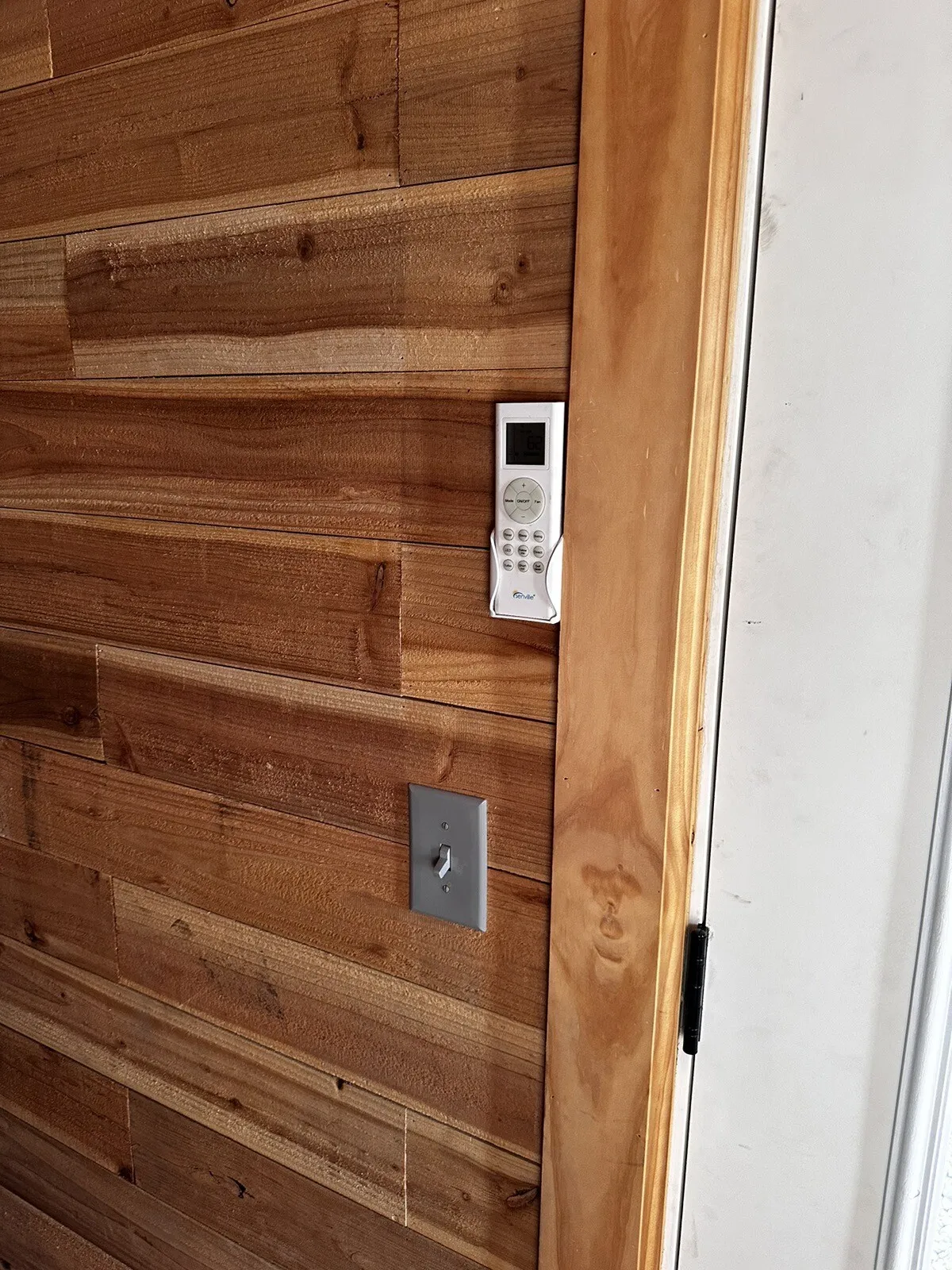 20-ft-Shipping-Container-Office-Solar-Off-Grid11.webp