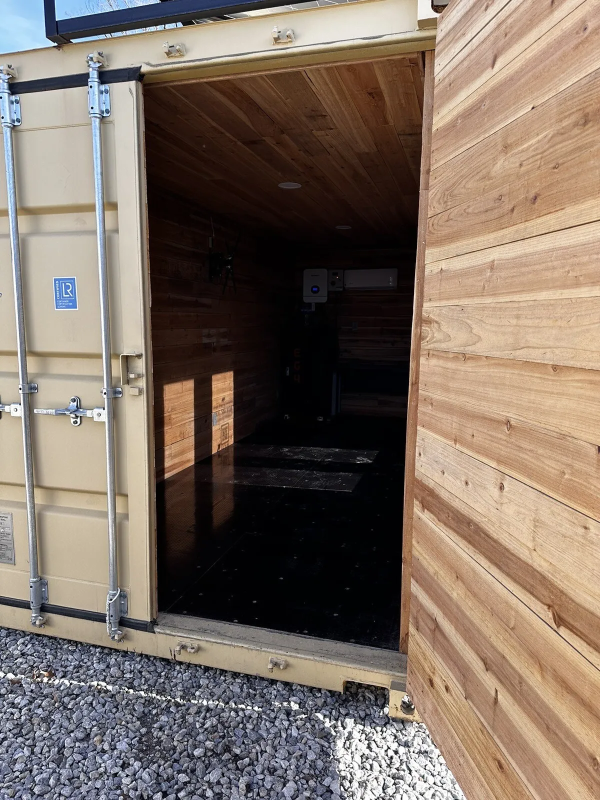 20-ft-Shipping-Container-Office-Solar-Off-Grid3.webp