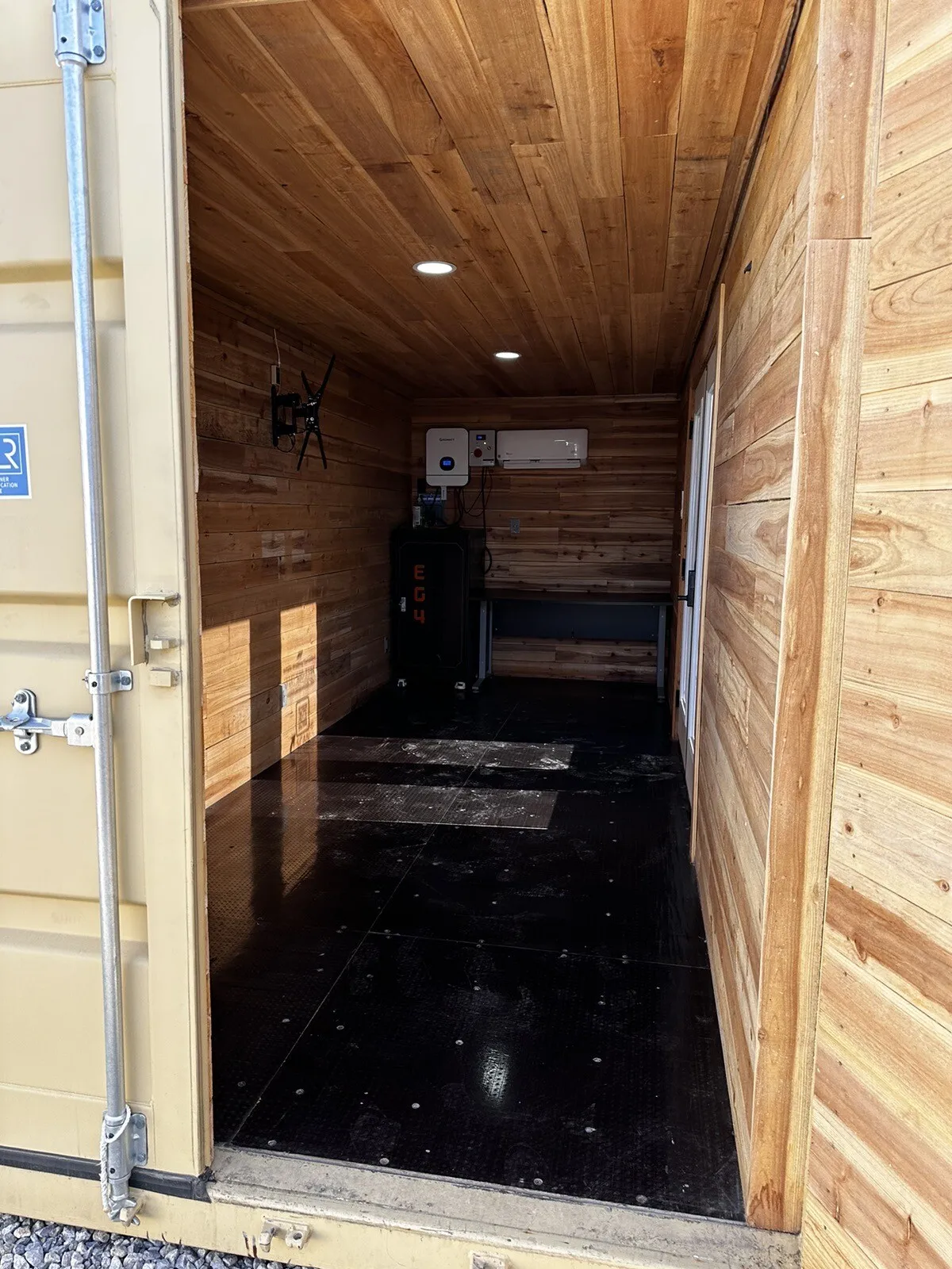 20-ft-Shipping-Container-Office-Solar-Off-Grid4.webp