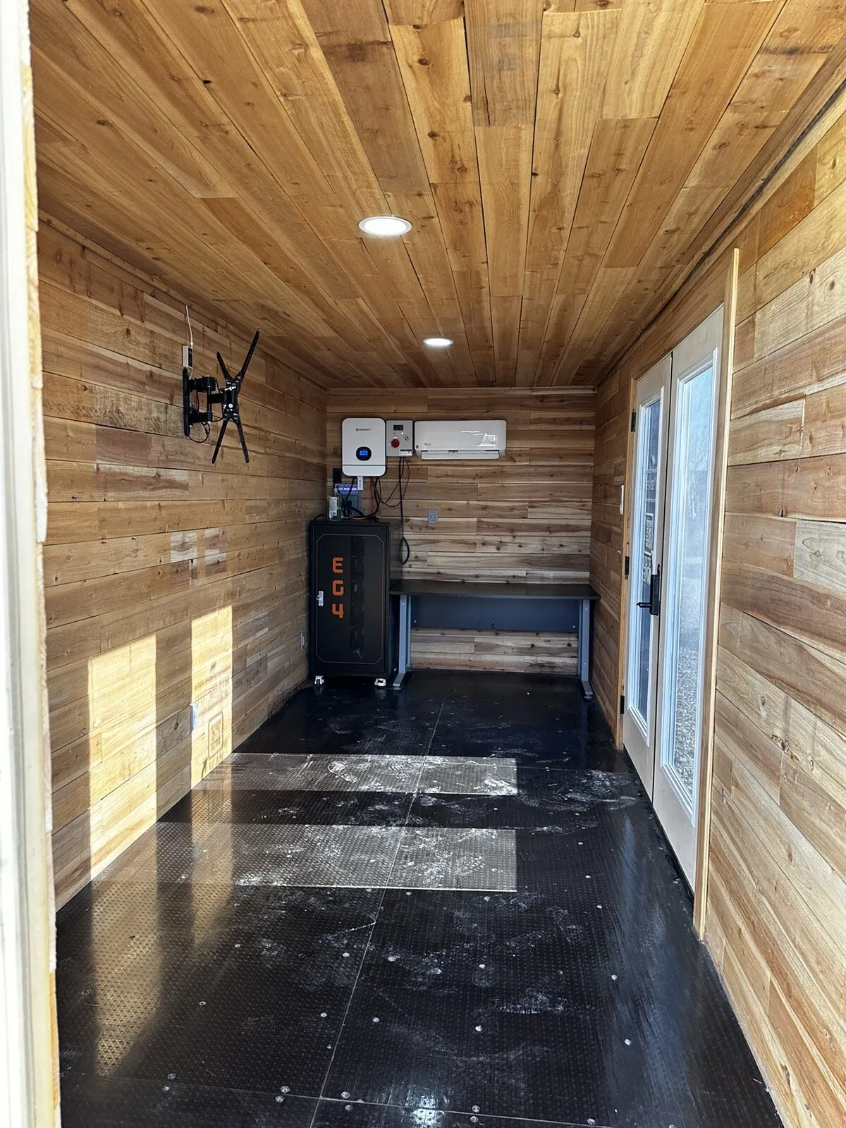 20-ft-Shipping-Container-Office-Solar-Off-Grid5.webp