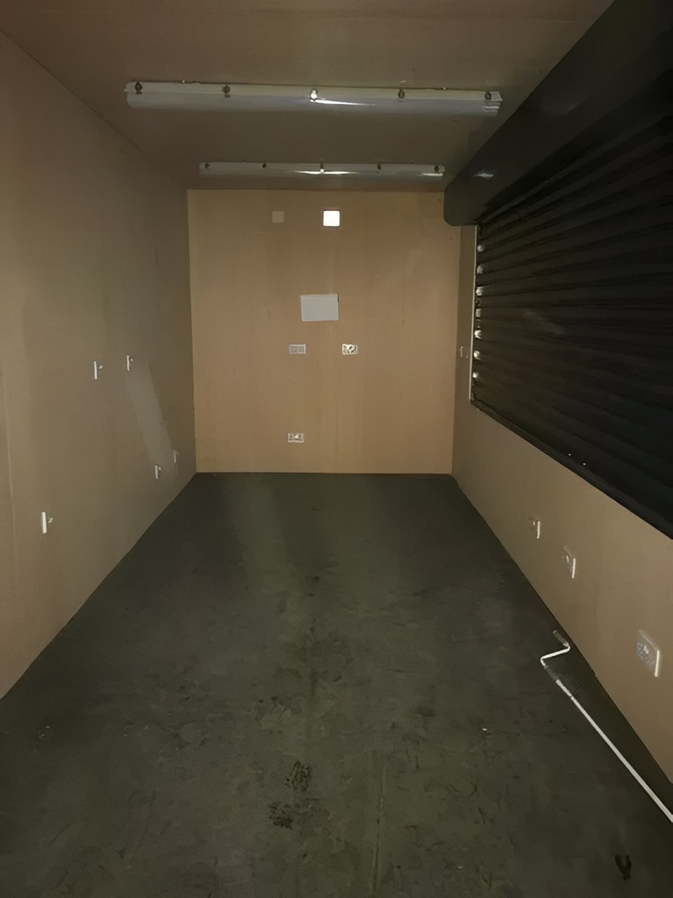 20ft-x-8ft-Cladded-Food-Drink-Outlet-shipping-container2.jpg