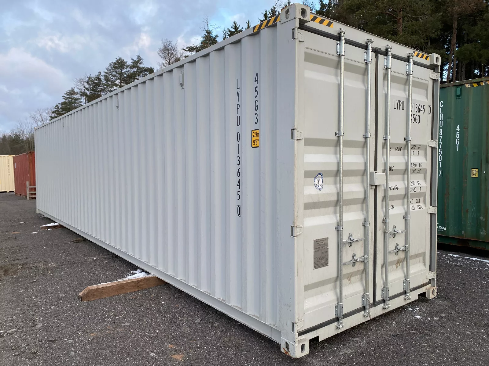 NEW-40-One-Trip-Shipping-Container-WITH-SIDE-DOORS3.webp